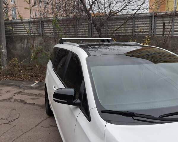 Белый Киа Седона, объемом двигателя 3.34 л и пробегом 165 тыс. км за 14100 $, фото 5 на Automoto.ua