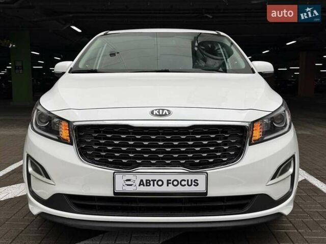 Белый Киа Седона, объемом двигателя 3.34 л и пробегом 90 тыс. км за 24990 $, фото 9 на Automoto.ua