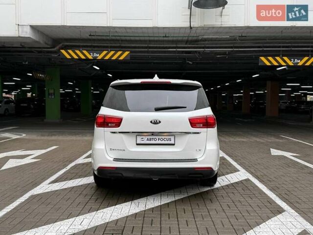 Белый Киа Седона, объемом двигателя 3.34 л и пробегом 90 тыс. км за 24990 $, фото 5 на Automoto.ua