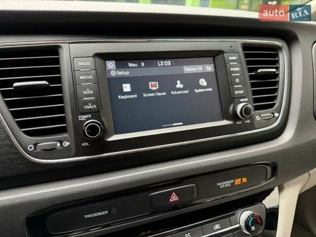 Белый Киа Седона, объемом двигателя 3.34 л и пробегом 90 тыс. км за 24990 $, фото 24 на Automoto.ua