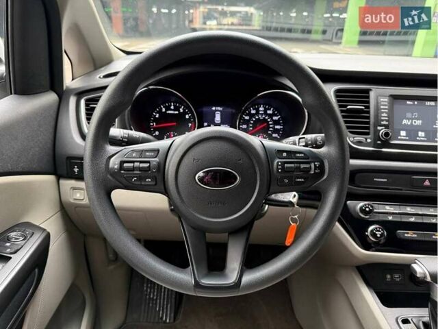 Белый Киа Седона, объемом двигателя 3.34 л и пробегом 90 тыс. км за 24990 $, фото 19 на Automoto.ua