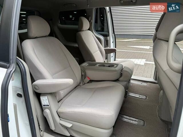 Белый Киа Седона, объемом двигателя 3.34 л и пробегом 90 тыс. км за 24990 $, фото 14 на Automoto.ua