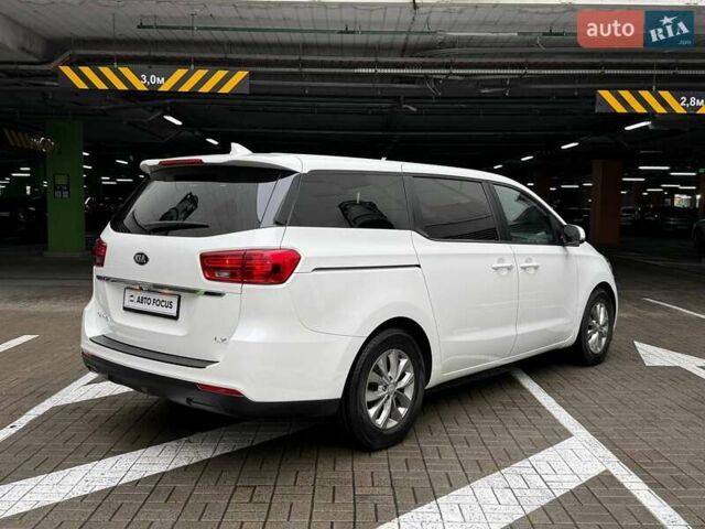 Белый Киа Седона, объемом двигателя 3.34 л и пробегом 90 тыс. км за 24990 $, фото 6 на Automoto.ua