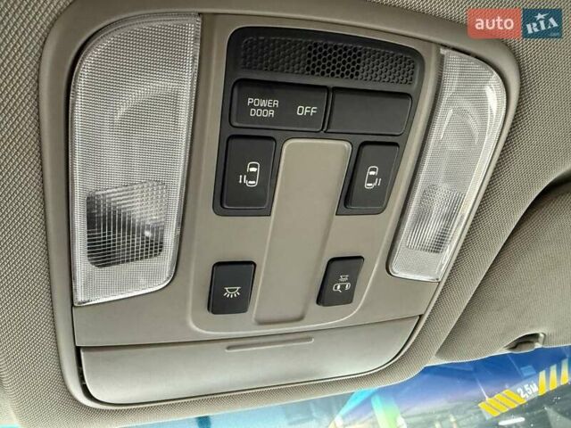 Белый Киа Седона, объемом двигателя 3.34 л и пробегом 90 тыс. км за 24990 $, фото 28 на Automoto.ua