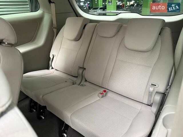 Білий Кіа Седона, об'ємом двигуна 3.34 л та пробігом 90 тис. км за 21990 $, фото 12 на Automoto.ua
