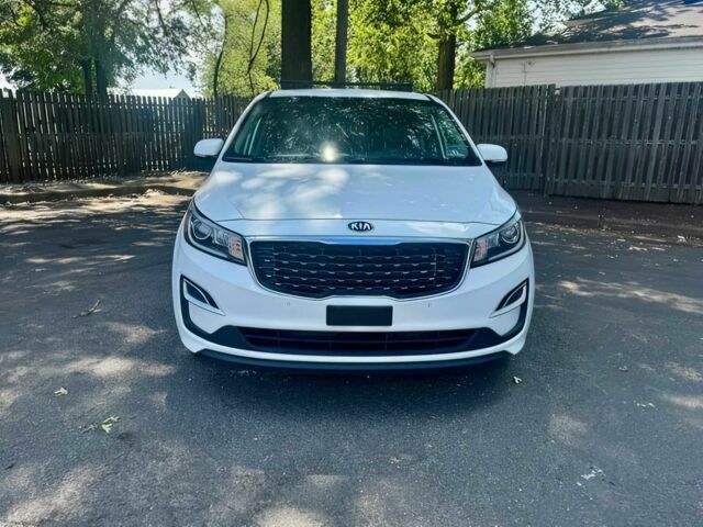 Киа Седона 2019 в Днепре (Днепропетровске) на Automoto.ua Белый Киа Седона, объемом двигателя 3.3 л и пробегом 43 тыс. км за 3000 $, фото 1 на Automoto.ua