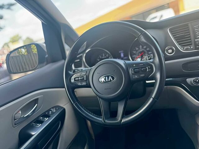 Киа Седона 2019 в Днепре (Днепропетровске) на Automoto.ua Белый Киа Седона, объемом двигателя 3.3 л и пробегом 43 тыс. км за 3000 $, фото 9 на Automoto.ua