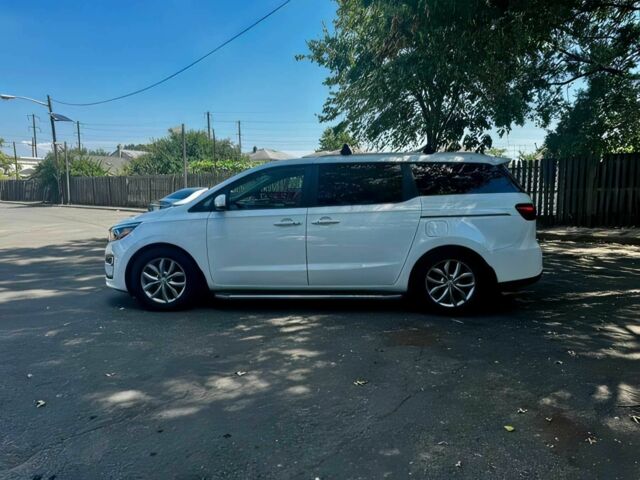 Киа Седона 2019 в Днепре (Днепропетровске) на Automoto.ua Белый Киа Седона, объемом двигателя 3.3 л и пробегом 43 тыс. км за 3000 $, фото 3 на Automoto.ua