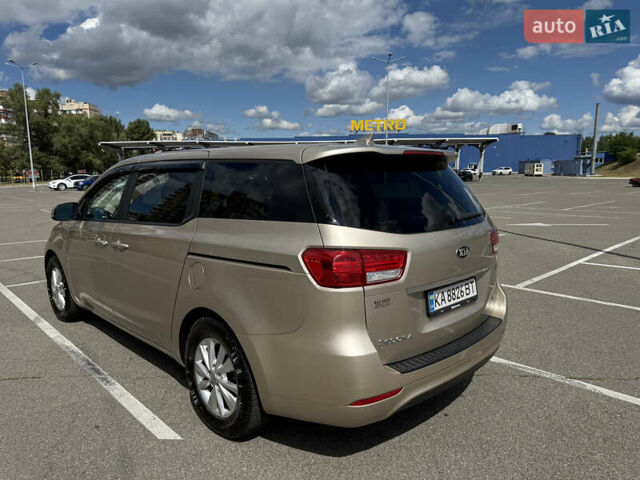 Бежевый Киа Седона, объемом двигателя 3.31 л и пробегом 130 тыс. км за 14300 $, фото 2 на Automoto.ua
