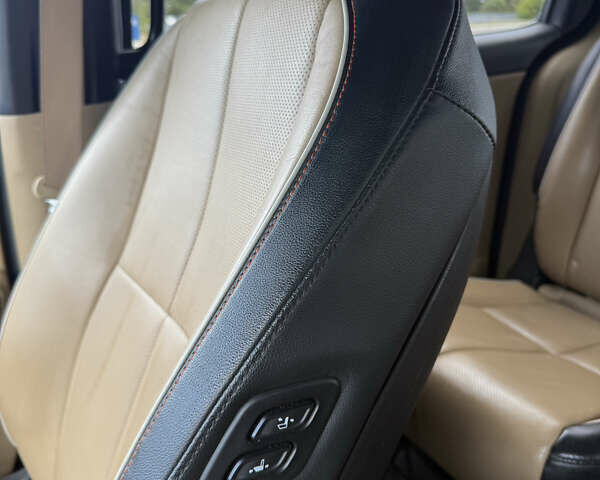 Бежевый Киа Седона, объемом двигателя 3.31 л и пробегом 130 тыс. км за 14300 $, фото 23 на Automoto.ua