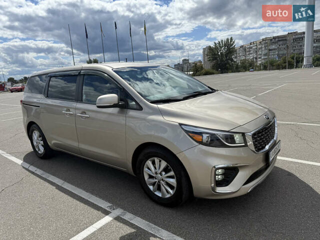 Бежевый Киа Седона, объемом двигателя 3.31 л и пробегом 130 тыс. км за 14300 $, фото 1 на Automoto.ua