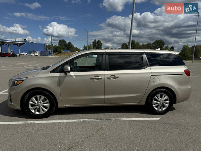 Бежевый Киа Седона, объемом двигателя 3.31 л и пробегом 130 тыс. км за 14300 $, фото 4 на Automoto.ua