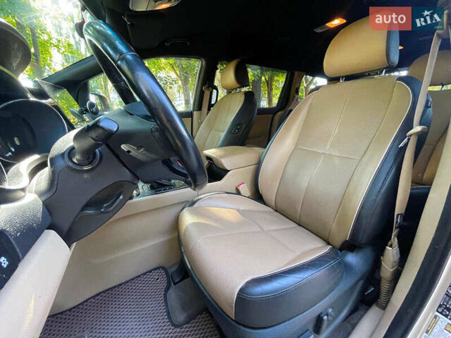 Бежевый Киа Седона, объемом двигателя 3.3 л и пробегом 130 тыс. км за 16690 $, фото 30 на Automoto.ua