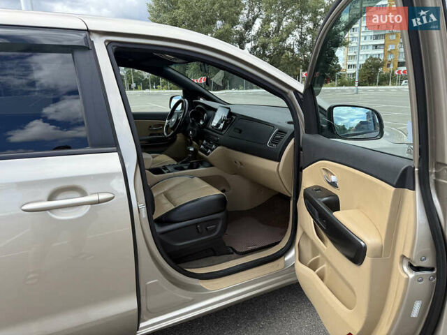 Бежевый Киа Седона, объемом двигателя 3.31 л и пробегом 130 тыс. км за 14300 $, фото 22 на Automoto.ua