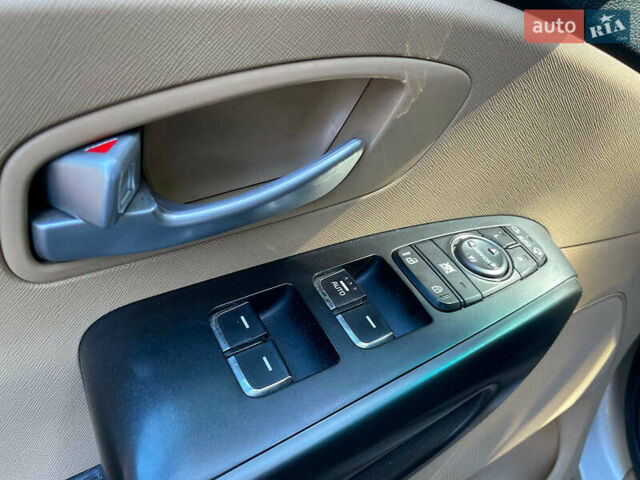 Бежевый Киа Седона, объемом двигателя 3.3 л и пробегом 130 тыс. км за 16690 $, фото 21 на Automoto.ua