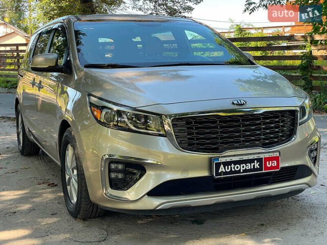 Бежевый Киа Седона, объемом двигателя 3.3 л и пробегом 130 тыс. км за 16690 $, фото 1 на Automoto.ua