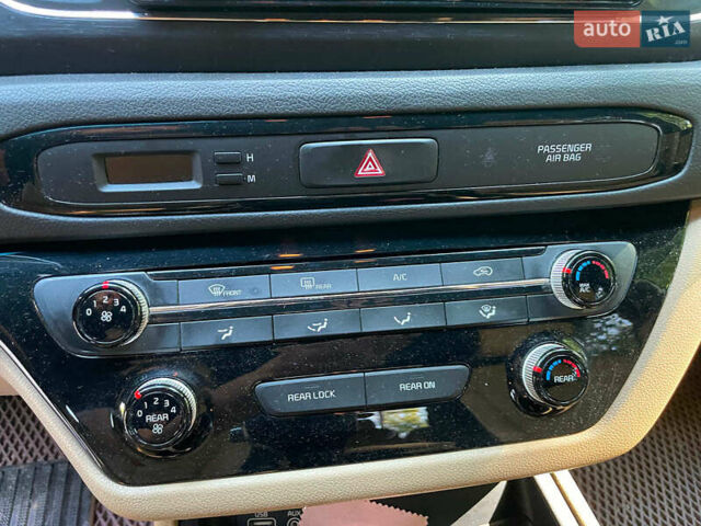 Бежевый Киа Седона, объемом двигателя 3.3 л и пробегом 130 тыс. км за 16690 $, фото 27 на Automoto.ua