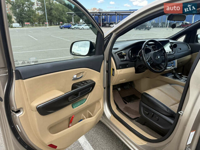 Бежевый Киа Седона, объемом двигателя 3.31 л и пробегом 130 тыс. км за 14300 $, фото 16 на Automoto.ua