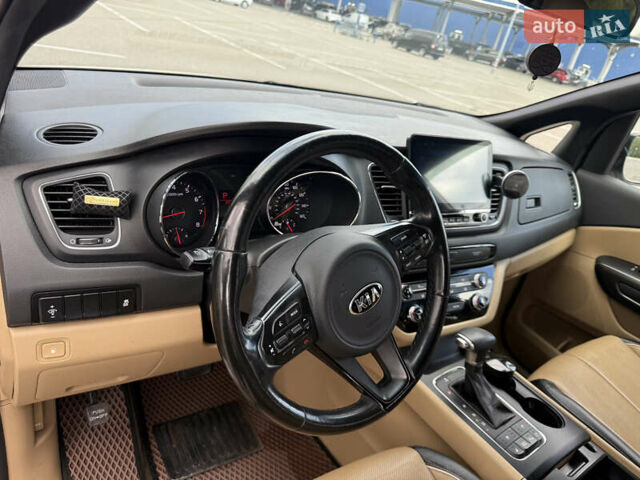 Бежевый Киа Седона, объемом двигателя 3.31 л и пробегом 130 тыс. км за 14300 $, фото 8 на Automoto.ua