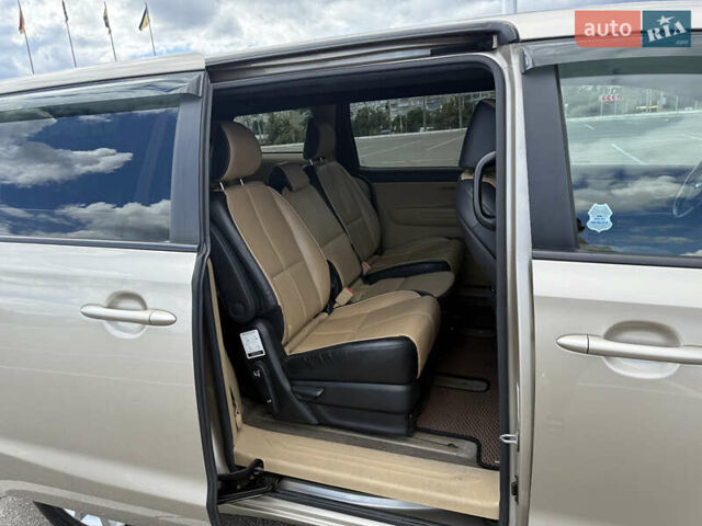 Бежевый Киа Седона, объемом двигателя 3.31 л и пробегом 130 тыс. км за 14300 $, фото 17 на Automoto.ua