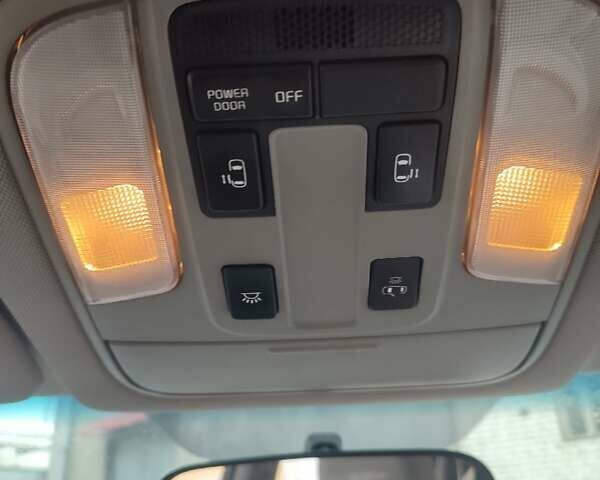 Чорний Кіа Седона, об'ємом двигуна 3.3 л та пробігом 148 тис. км за 13434 $, фото 17 на Automoto.ua