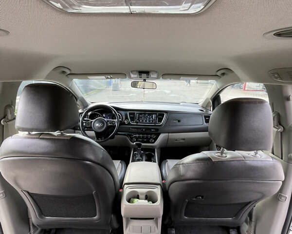 Черный Киа Седона, объемом двигателя 3.34 л и пробегом 191 тыс. км за 13500 $, фото 5 на Automoto.ua