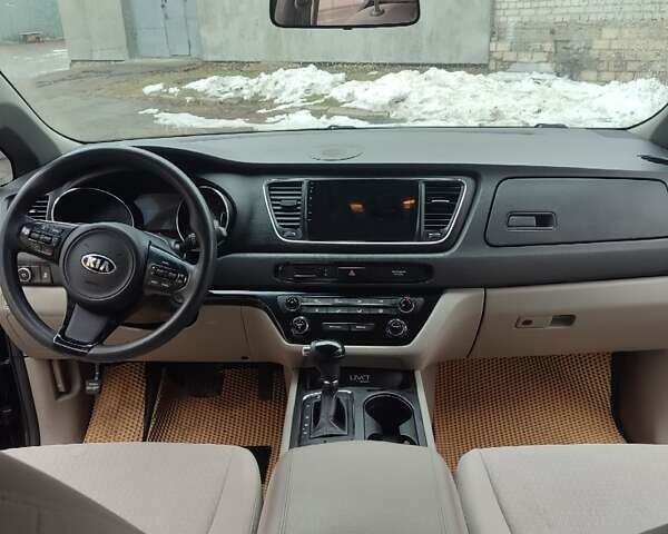 Чорний Кіа Седона, об'ємом двигуна 3.3 л та пробігом 148 тис. км за 13434 $, фото 8 на Automoto.ua