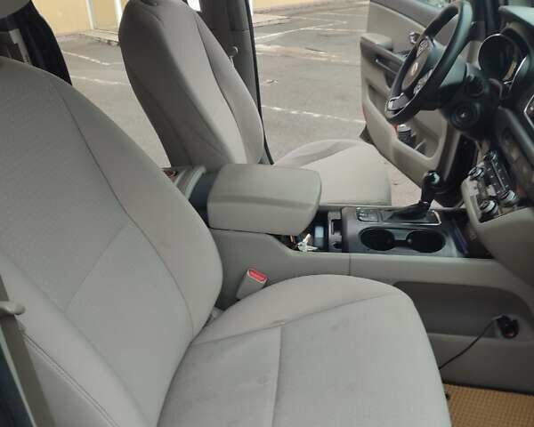 Чорний Кіа Седона, об'ємом двигуна 3.3 л та пробігом 148 тис. км за 13434 $, фото 10 на Automoto.ua