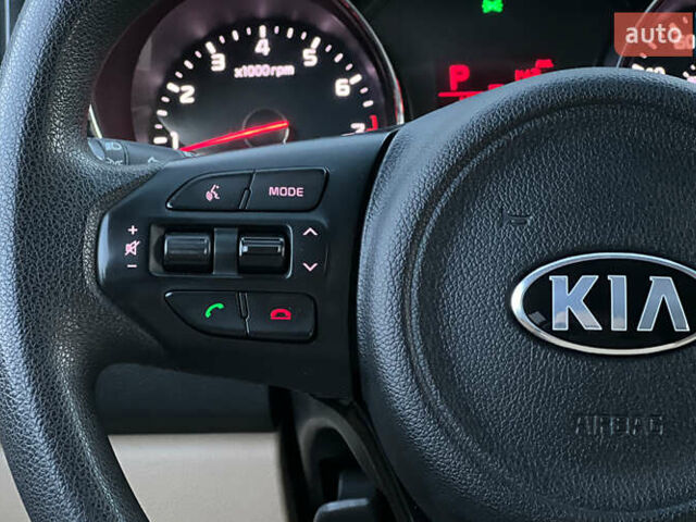 Черный Киа Седона, объемом двигателя 3.34 л и пробегом 181 тыс. км за 13999 $, фото 10 на Automoto.ua