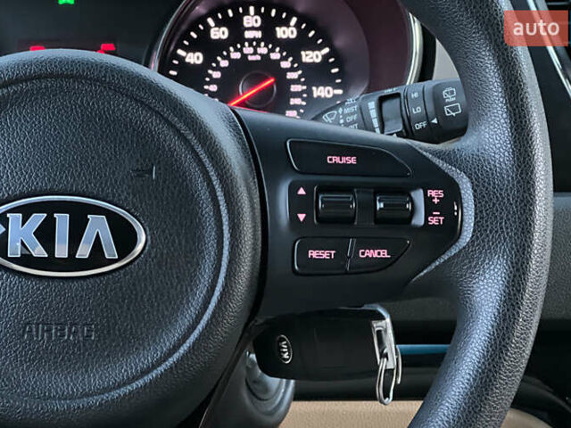 Черный Киа Седона, объемом двигателя 3.34 л и пробегом 181 тыс. км за 13999 $, фото 11 на Automoto.ua