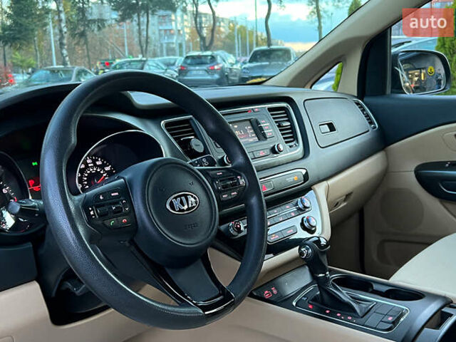 Черный Киа Седона, объемом двигателя 3.34 л и пробегом 181 тыс. км за 13999 $, фото 8 на Automoto.ua