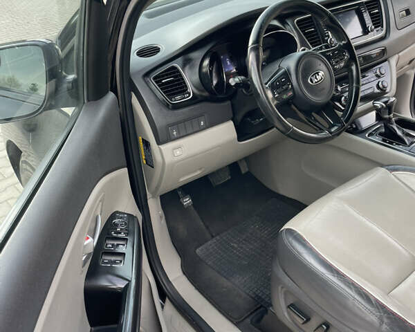 Черный Киа Седона, объемом двигателя 3.34 л и пробегом 191 тыс. км за 13500 $, фото 12 на Automoto.ua