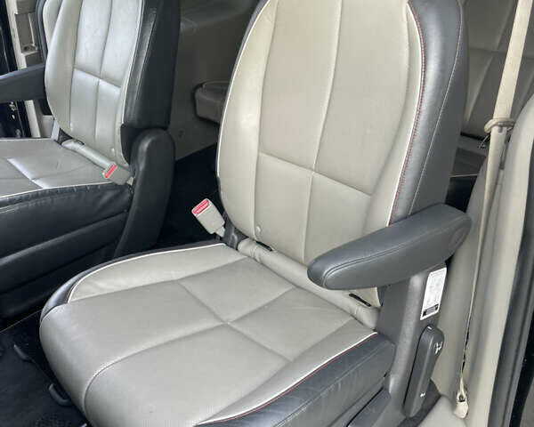 Черный Киа Седона, объемом двигателя 3.34 л и пробегом 191 тыс. км за 13500 $, фото 10 на Automoto.ua