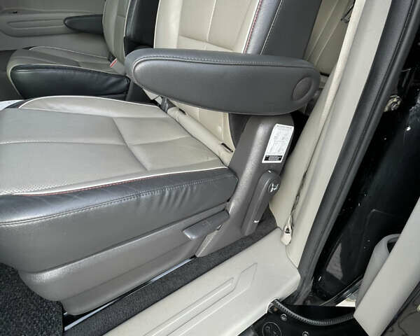 Черный Киа Седона, объемом двигателя 3.34 л и пробегом 191 тыс. км за 13500 $, фото 4 на Automoto.ua