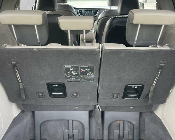 Черный Киа Седона, объемом двигателя 3.34 л и пробегом 191 тыс. км за 13500 $, фото 9 на Automoto.ua