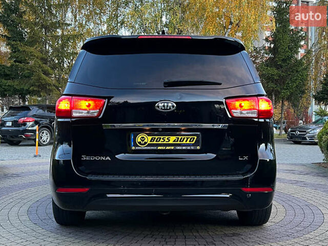 Черный Киа Седона, объемом двигателя 3.34 л и пробегом 181 тыс. км за 13999 $, фото 5 на Automoto.ua