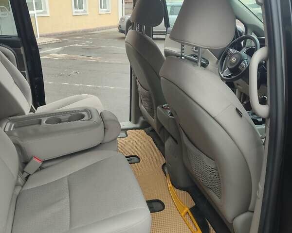 Чорний Кіа Седона, об'ємом двигуна 3.3 л та пробігом 148 тис. км за 13434 $, фото 11 на Automoto.ua