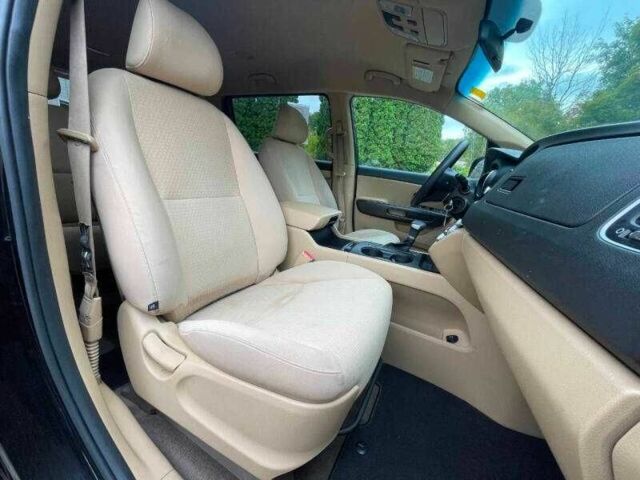 Черный Киа Седона, объемом двигателя 3.3 л и пробегом 97 тыс. км за 2900 $, фото 12 на Automoto.ua