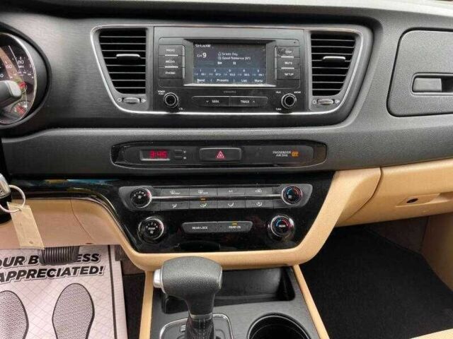 Черный Киа Седона, объемом двигателя 3.3 л и пробегом 97 тыс. км за 2900 $, фото 8 на Automoto.ua