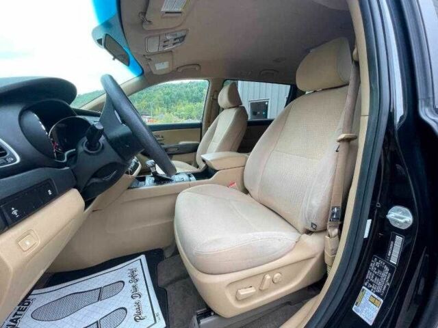 Черный Киа Седона, объемом двигателя 3.3 л и пробегом 97 тыс. км за 2900 $, фото 6 на Automoto.ua