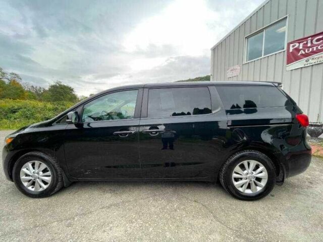 Черный Киа Седона, объемом двигателя 3.3 л и пробегом 97 тыс. км за 2900 $, фото 1 на Automoto.ua