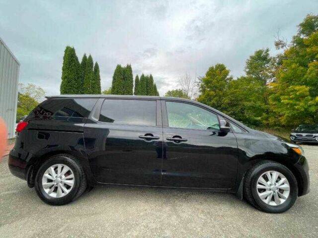 Черный Киа Седона, объемом двигателя 3.3 л и пробегом 97 тыс. км за 2900 $, фото 5 на Automoto.ua