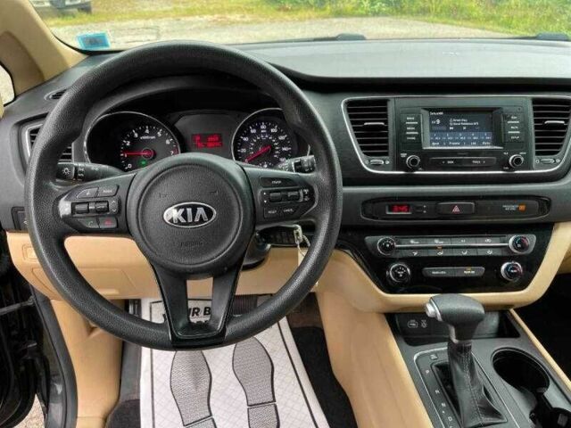 Черный Киа Седона, объемом двигателя 3.3 л и пробегом 97 тыс. км за 2900 $, фото 7 на Automoto.ua