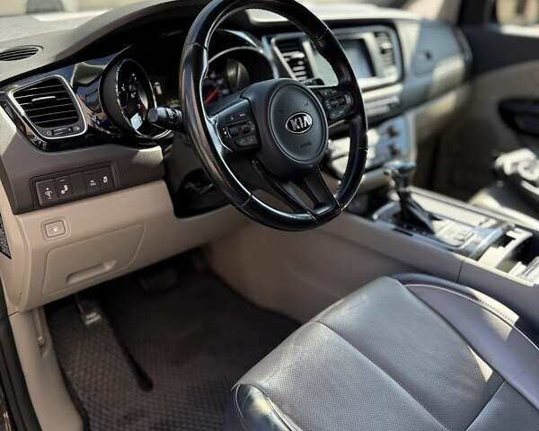 Коричневий Кіа Седона, об'ємом двигуна 3.34 л та пробігом 65 тис. км за 18500 $, фото 32 на Automoto.ua