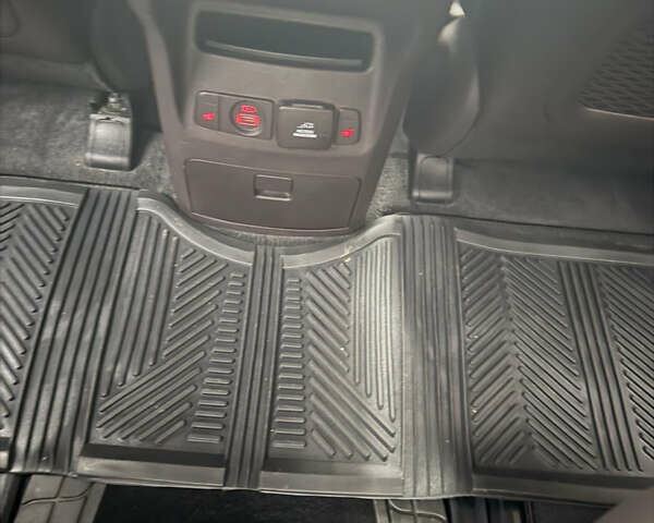 Коричневый Киа Седона, объемом двигателя 3.34 л и пробегом 108 тыс. км за 17000 $, фото 22 на Automoto.ua