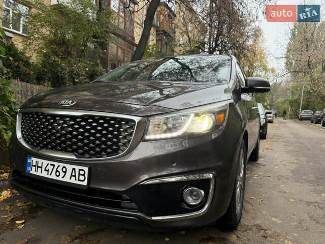 Коричневый Киа Седона, объемом двигателя 3.34 л и пробегом 108 тыс. км за 17000 $, фото 1 на Automoto.ua