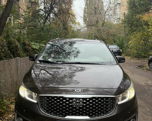 Коричневый Киа Седона, объемом двигателя 3.34 л и пробегом 108 тыс. км за 17000 $, фото 4 на Automoto.ua