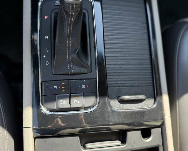 Коричневий Кіа Седона, об'ємом двигуна 3.34 л та пробігом 65 тис. км за 18500 $, фото 23 на Automoto.ua