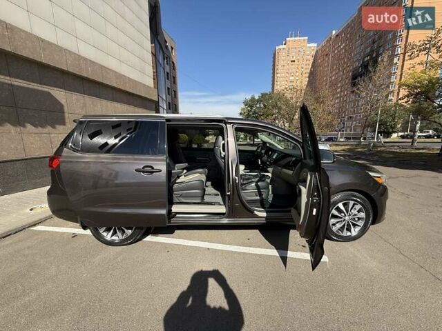 Коричневий Кіа Седона, об'ємом двигуна 3.34 л та пробігом 65 тис. км за 18500 $, фото 4 на Automoto.ua
