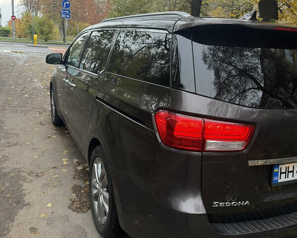 Коричневый Киа Седона, объемом двигателя 3.34 л и пробегом 108 тыс. км за 17000 $, фото 3 на Automoto.ua